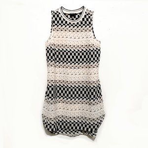 Topshop Graphic Print Sleevless Shift Dress with Ribbed Neck and Shirtwaist Hem
